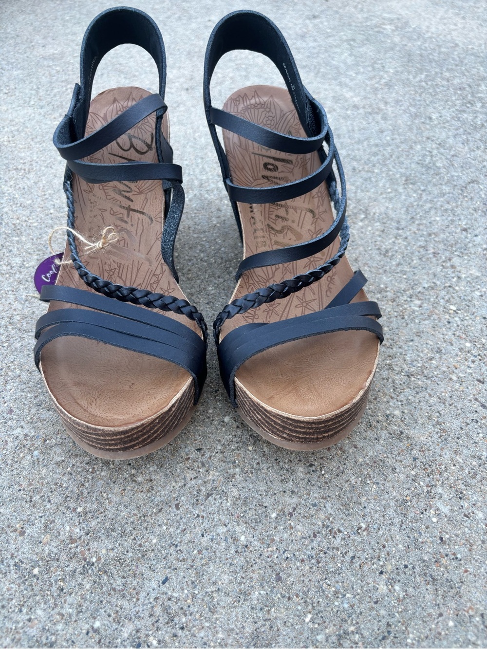 NWT blowfish size 9 black sandals